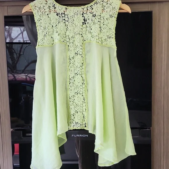 WILL BE GONE SOON) NWOT, "Flower embriodered top) - Picture 5 of 13